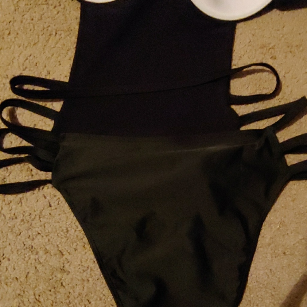 Bathing suit - Picture 3 of 3